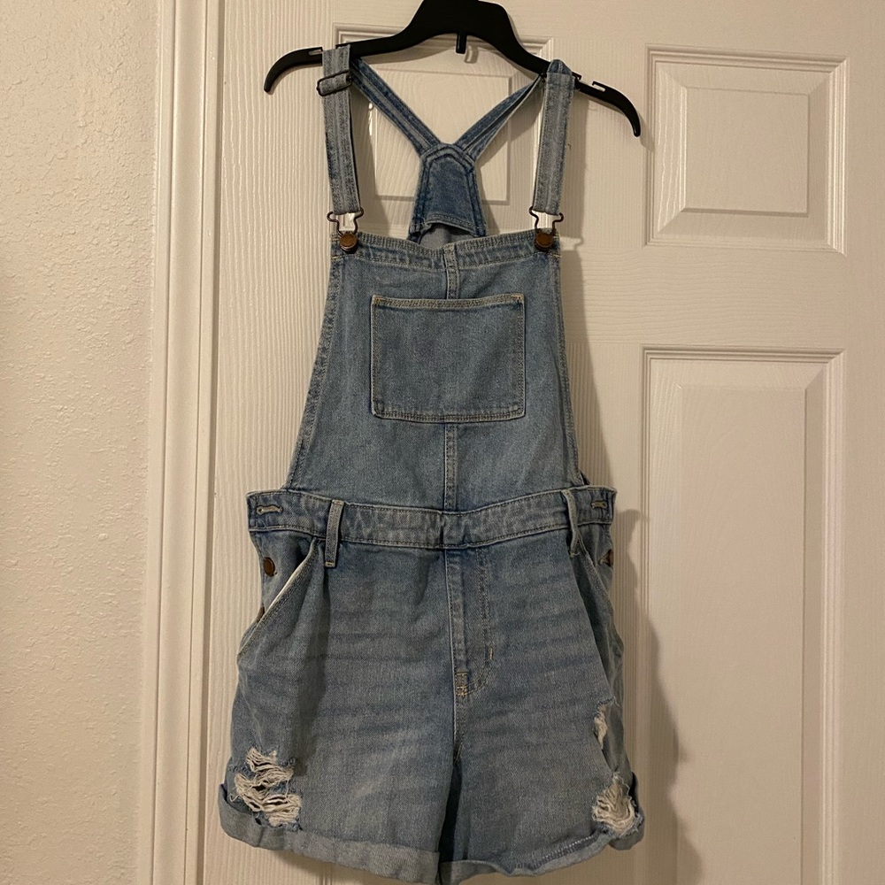 Hollister size medium overall shorts super cute for summer